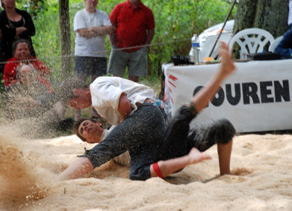 SPORT ET TRADITION : la lutte bretonne SPORT ET TRADITION : la lutte bretonne