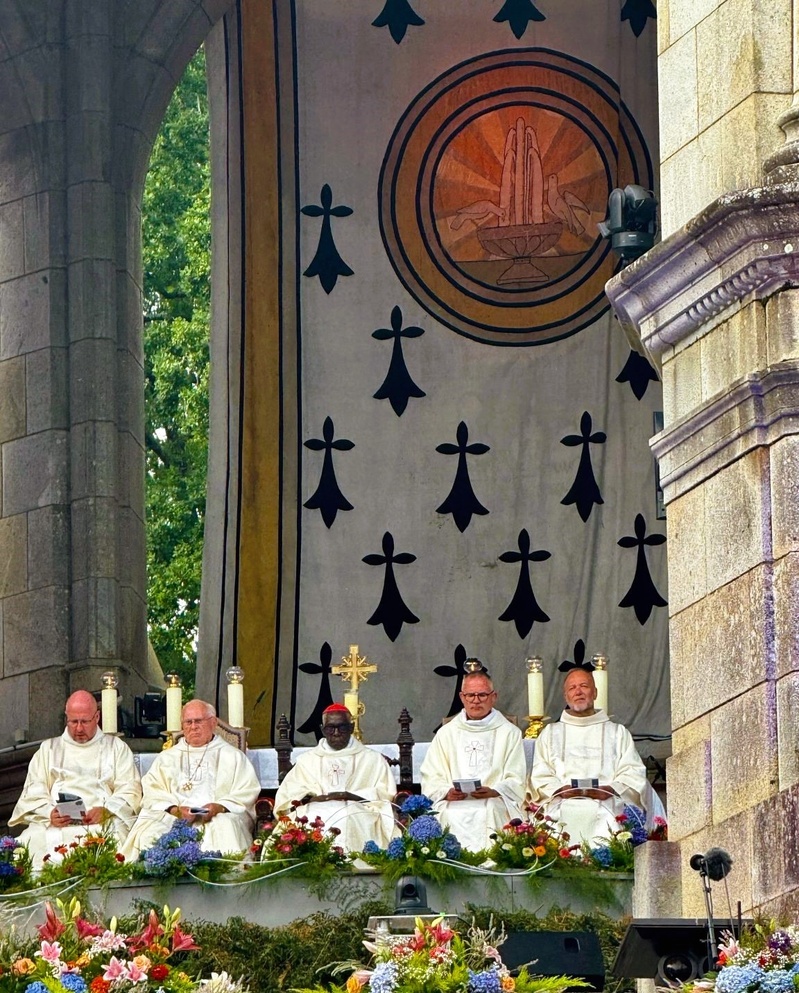 Santez Anna-Wened d’ar 26 a viz Gouere a oa al lec’h «to be». Santez Anna-Wened d’ar 26 a viz Gouere a oa al lec’h «to be».